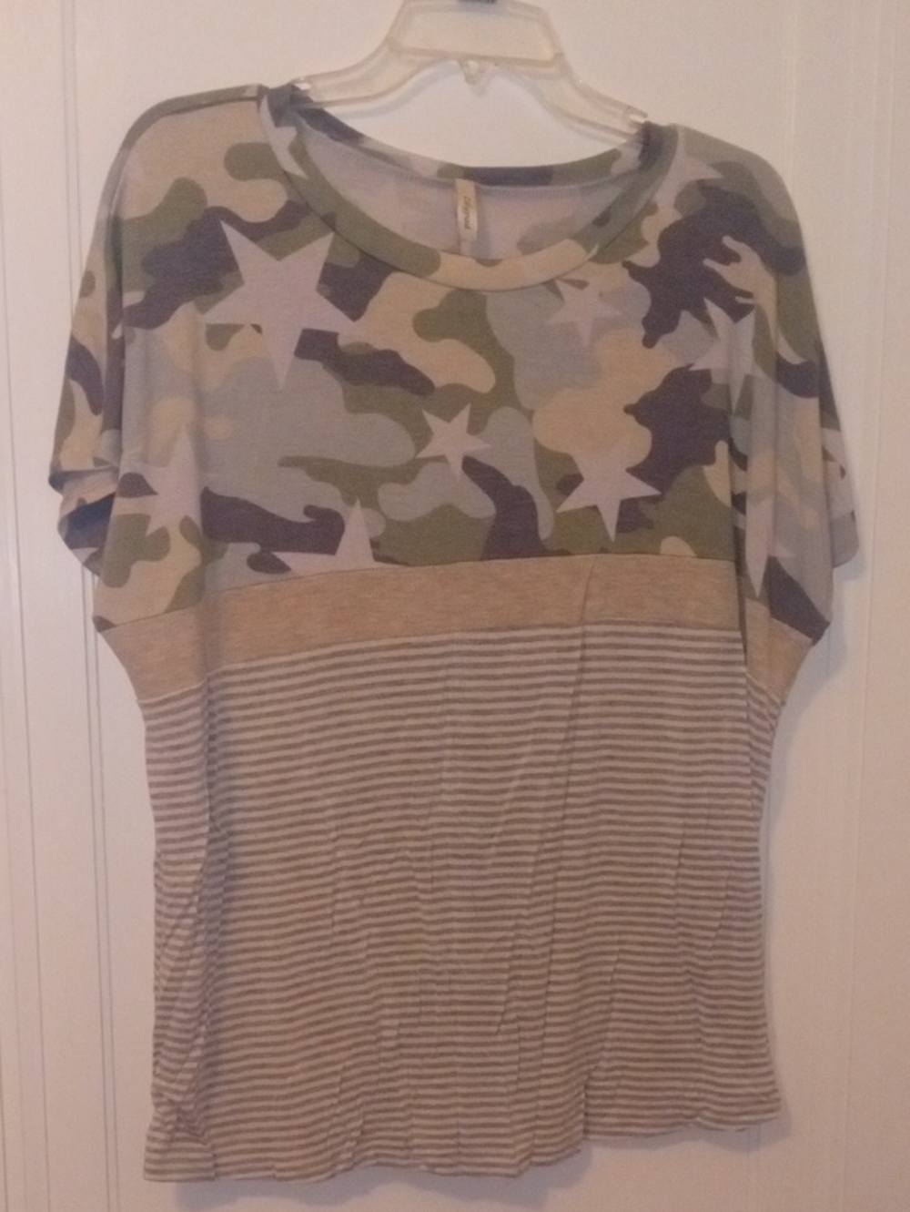 women 2x short sleeve tee, camo top, striped bottom